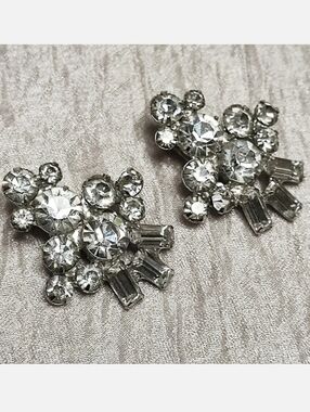 Unsigned Blazing Clear Silver Tone Rhinestone Vintage Clip Earrings Prong Set